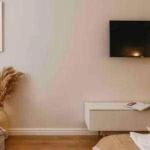 Bright - Location - Old Town + Netflix Bucarest